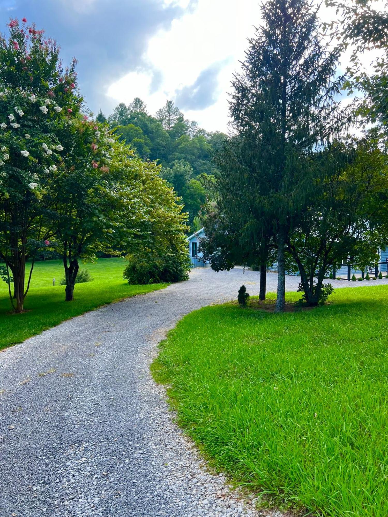 Firefly Fields 2-Acres With Guest House, Game Room, Mountain & River Views Севьервилл Экстерьер фото